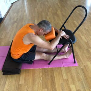 paschimottanasana man singlet headsupport